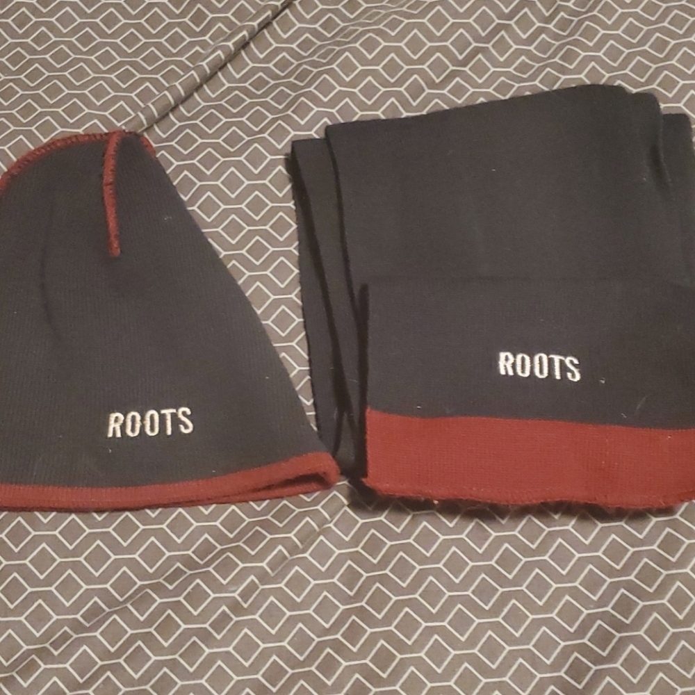 Blue & Red unisex Hat and scarf by Roots